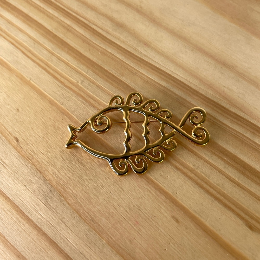 Vintage Gold Tone Fish Brooch Openwork Nemo Aquatic Animal Pin Funny CUTE!